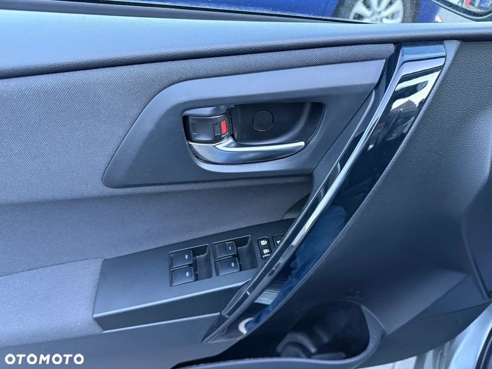 Toyota Auris 1.6 Premium - 16