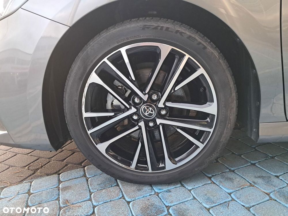 Toyota Camry - 21