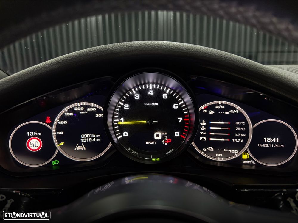 Porsche Panamera Sport Turismo 4 E-Hybrid - 18