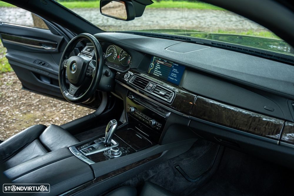 BMW 740 d Pack M - 26