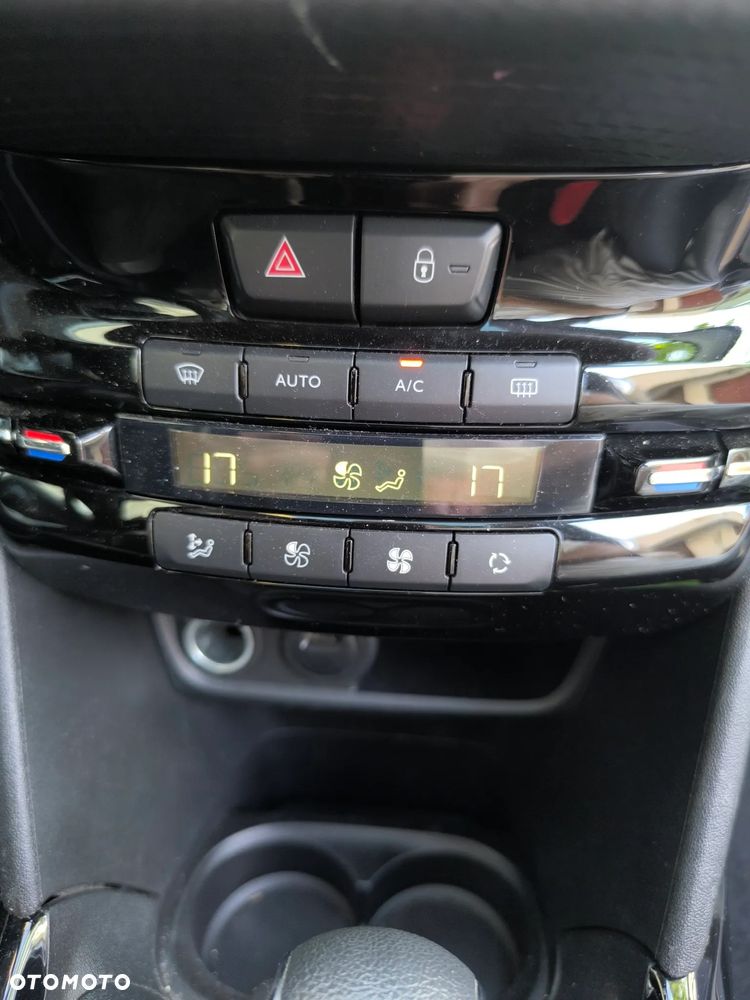Peugeot 2008 1.2 Pure Tech Allure S&S EAT6 - 29