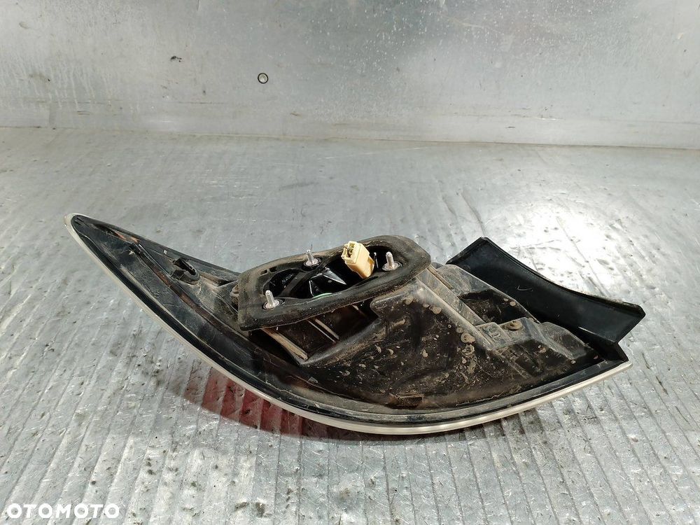 LAMPA TYLNA PRAWA MAZDA 6  GS1F-51150 220-41055 HATCHBACK - 4