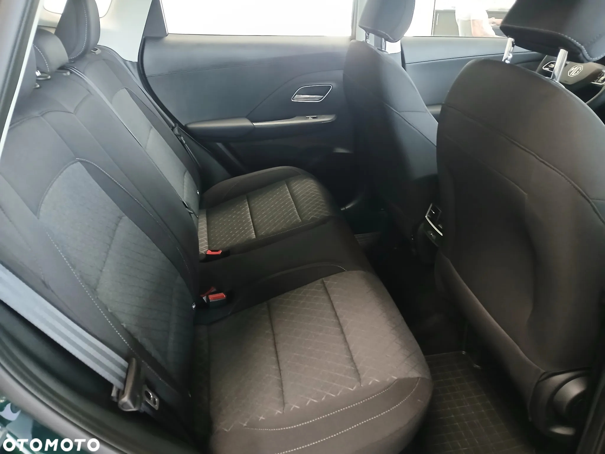 MG ZS Hybrid+ - 11