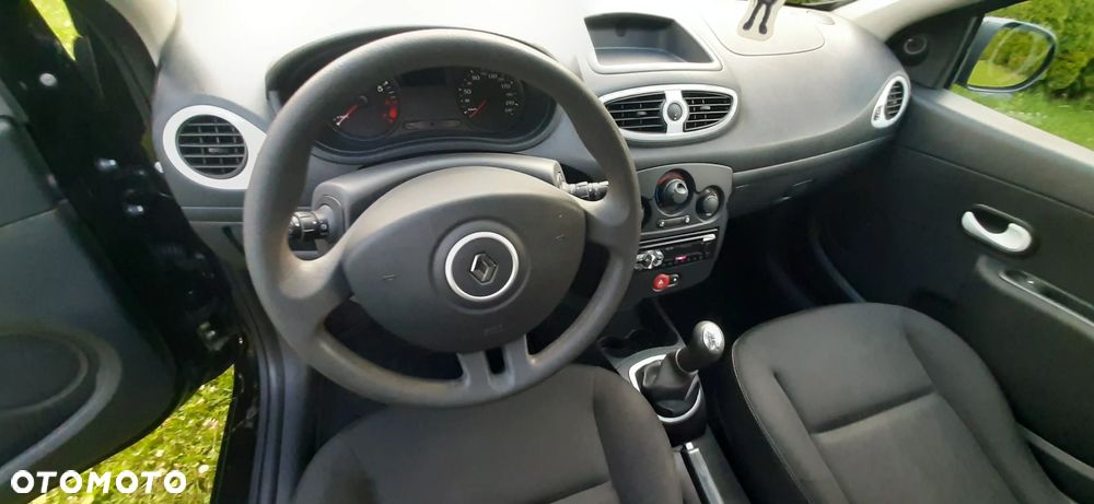 Renault Clio - 30
