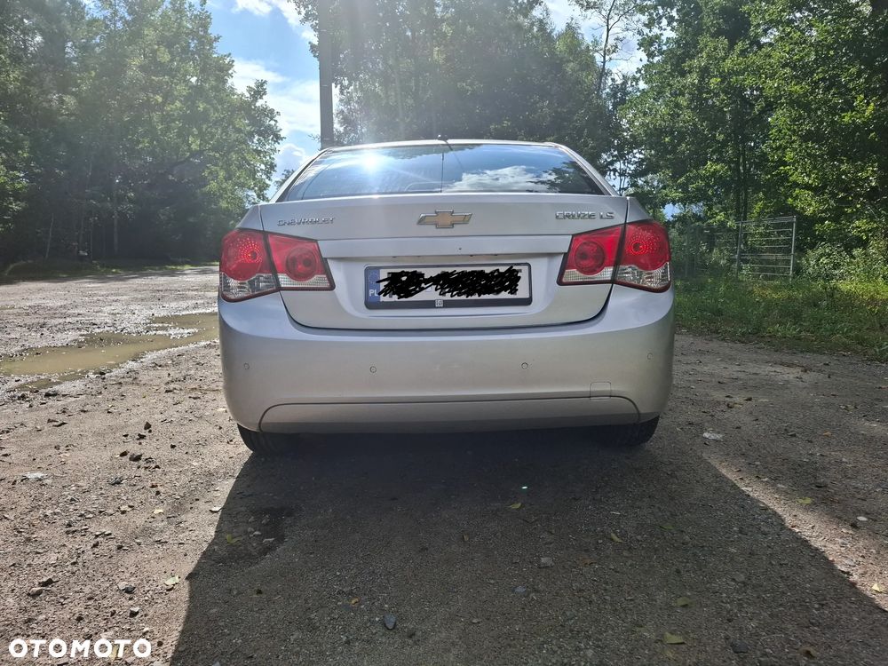 Chevrolet Cruze 1.6 LS - 4