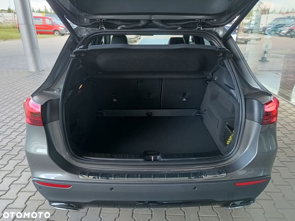 Mercedes-Benz GLA - 11