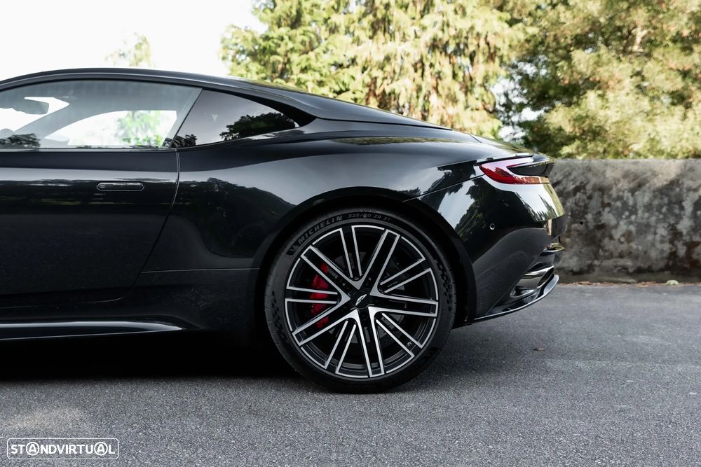 Aston Martin DB12 Coupé V8 Auto - 12