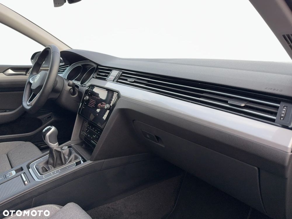 Volkswagen Passat - 9