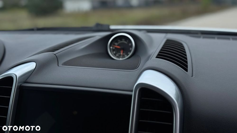 Porsche Cayenne Platinum Edition - 18