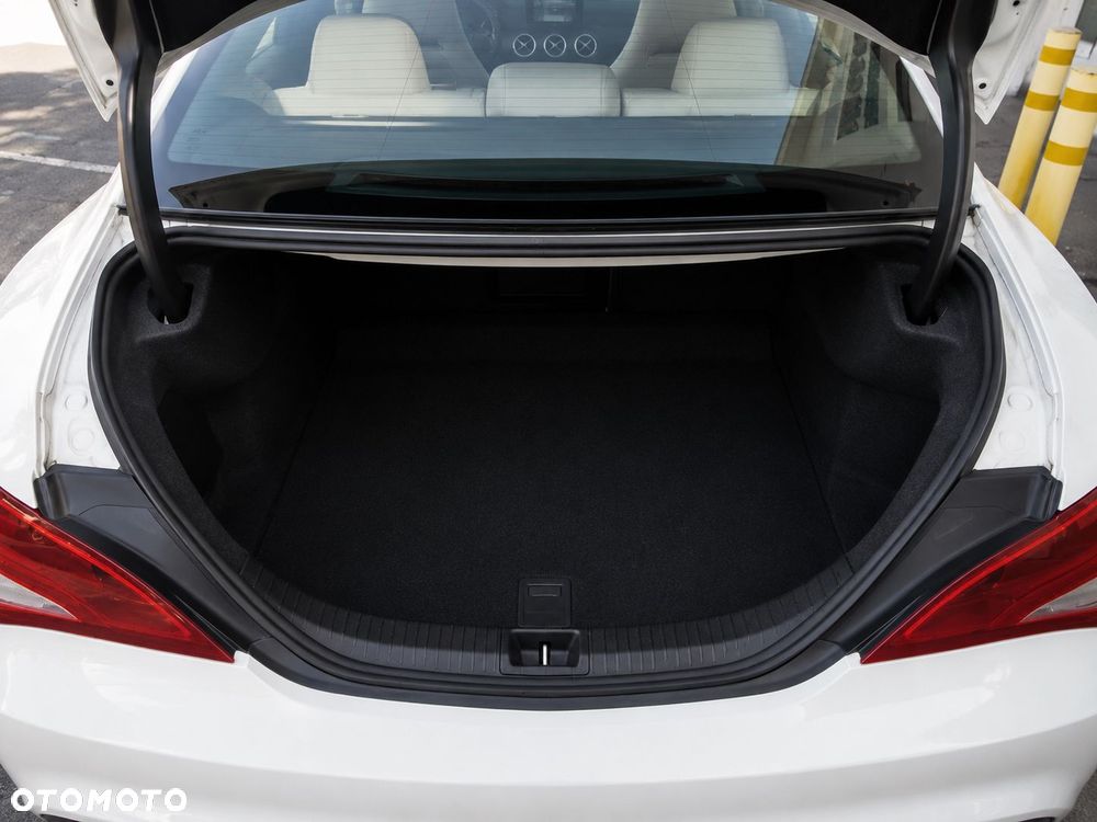 Mercedes-Benz CLA 250 4-Matic AMG Line - 32