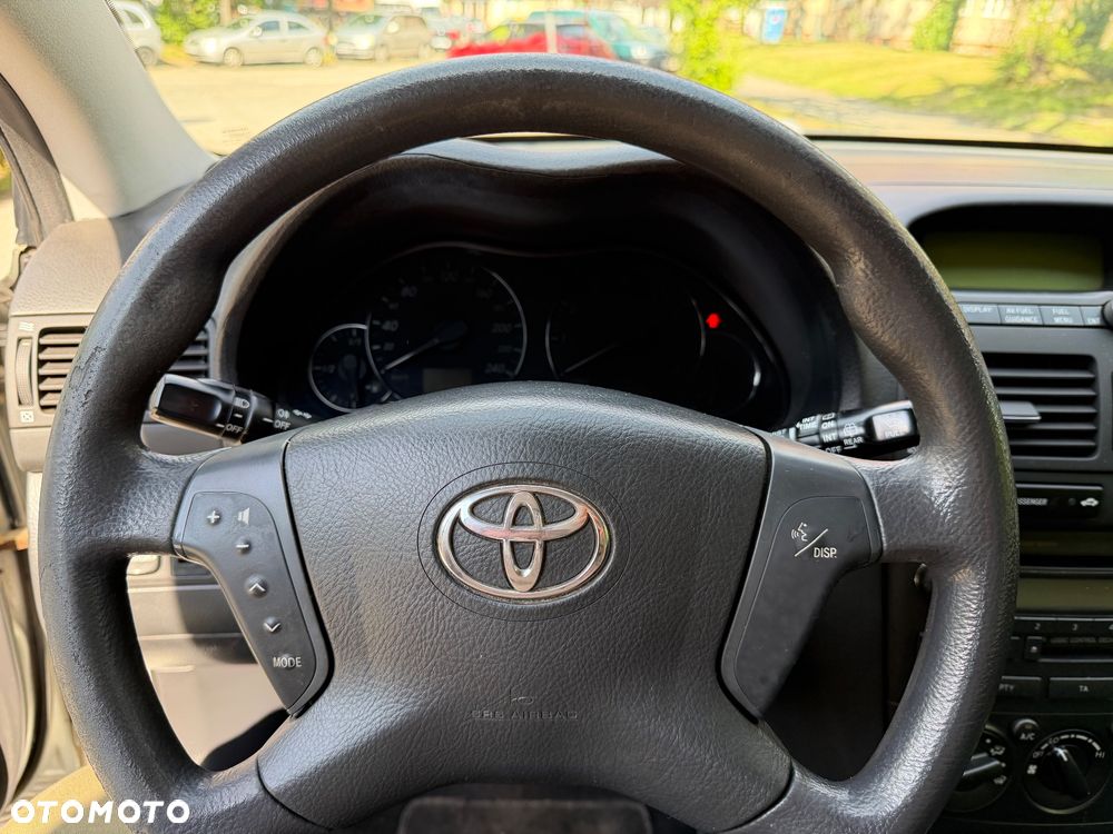 Toyota Avensis - 32