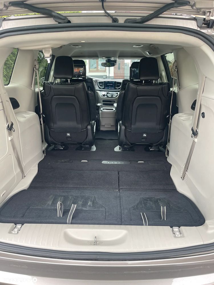 Chrysler Pacifica - 35