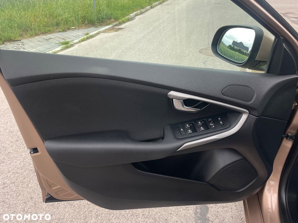 Volvo V40 D2 Momentum - 9