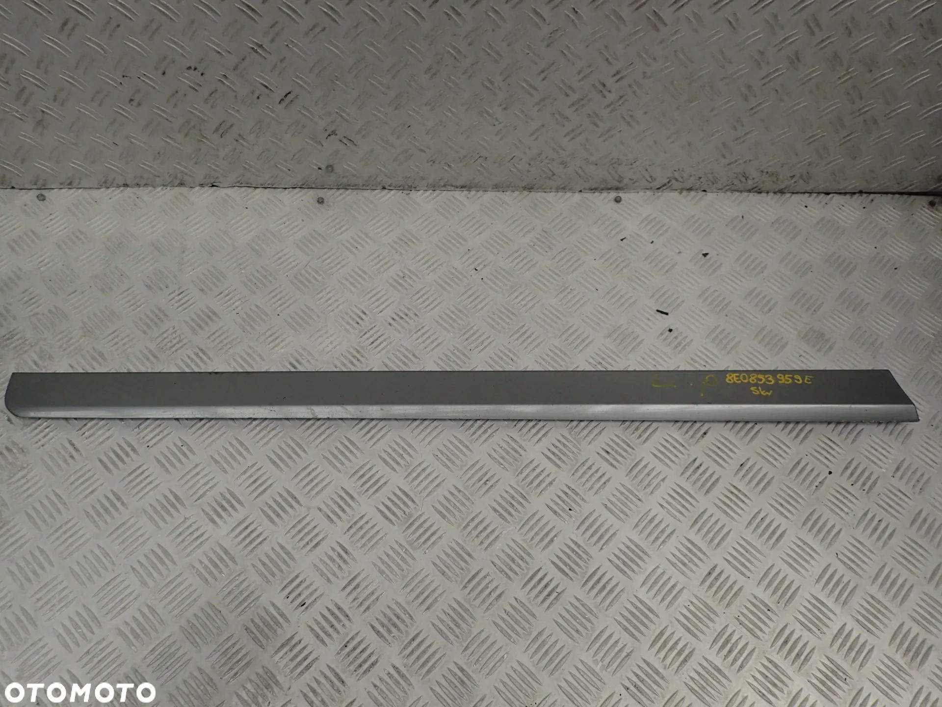 LISTWA DRZWI LEWY PRZÓD AUDI A4 B6 S-LINE 8E0853959E - 1
