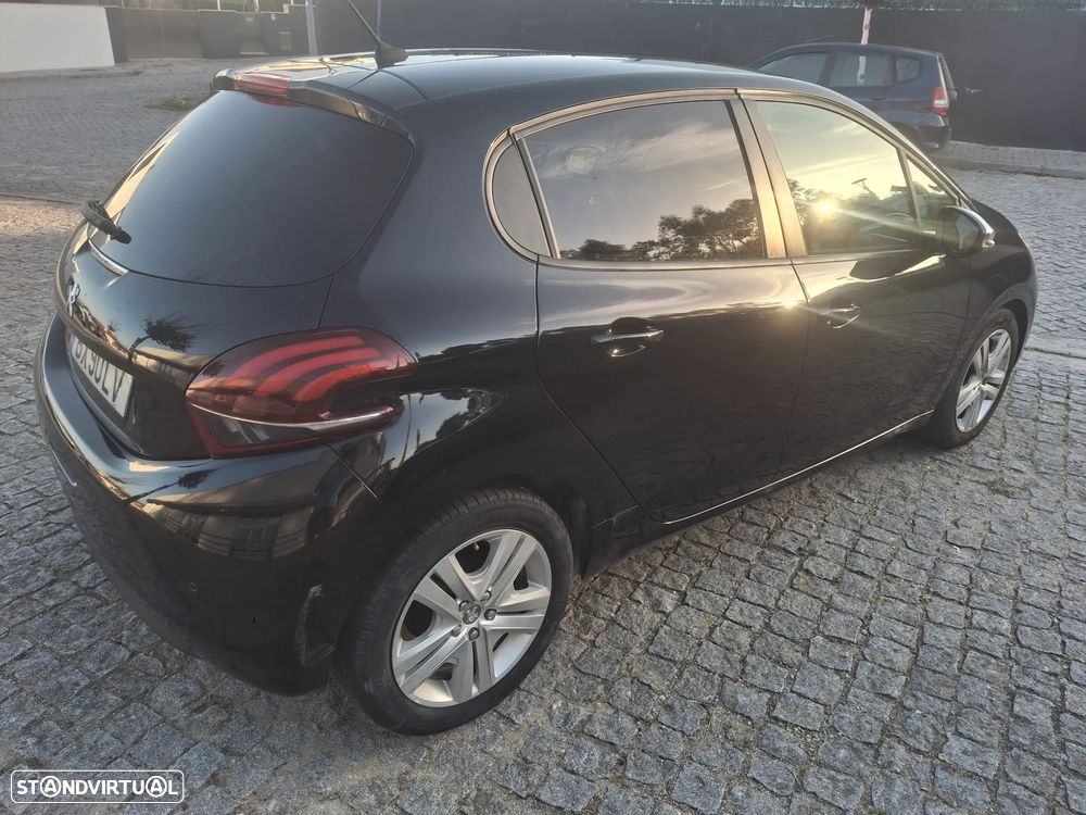Peugeot 208 - 4