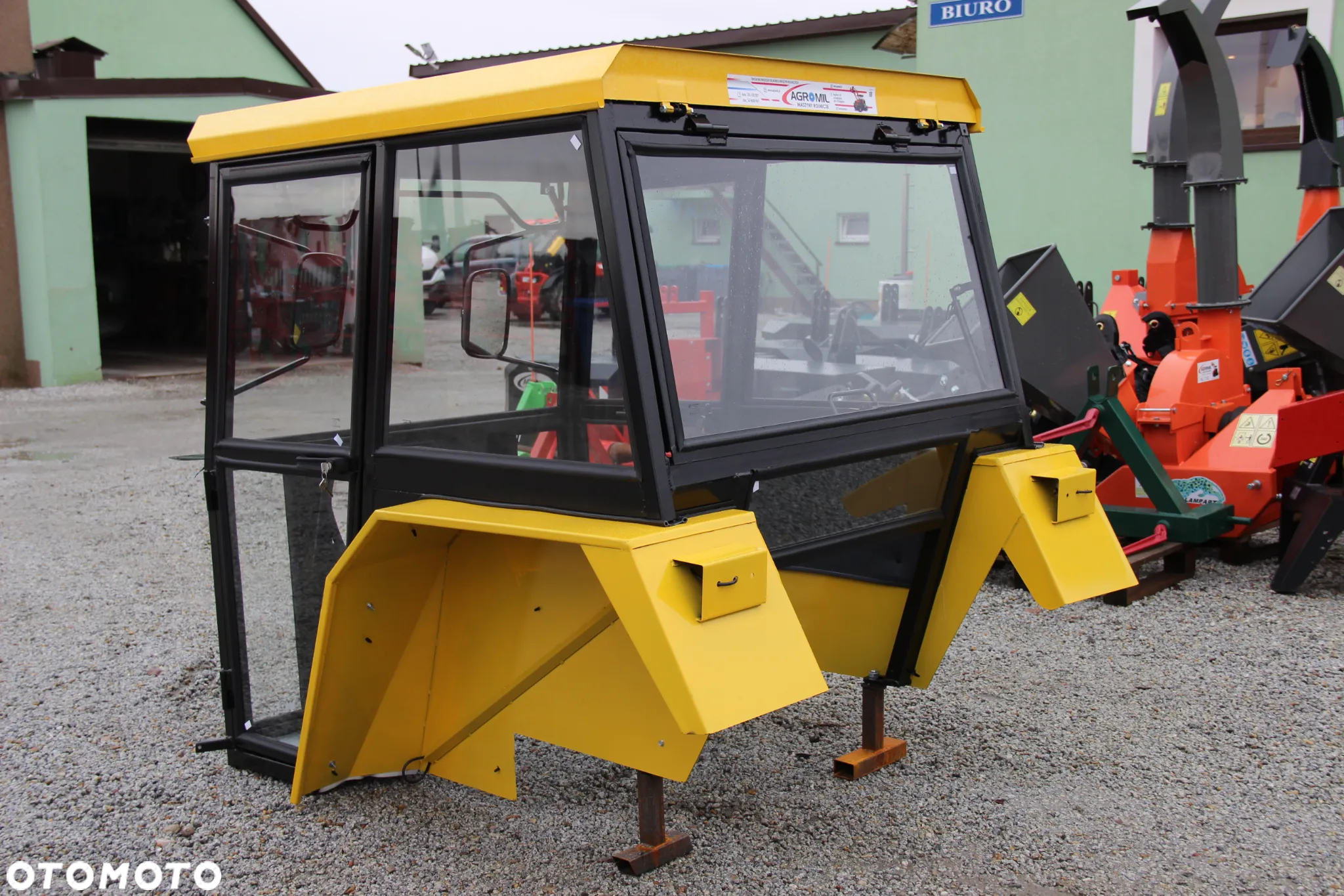 Kabina ciągnikowa kabina do ciągnika C-330 z błotnikami standard - 3