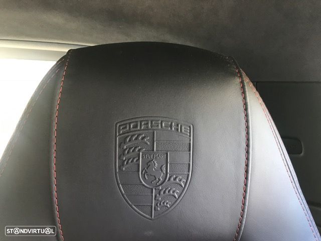 Porsche Panamera Turbo PDK - 16