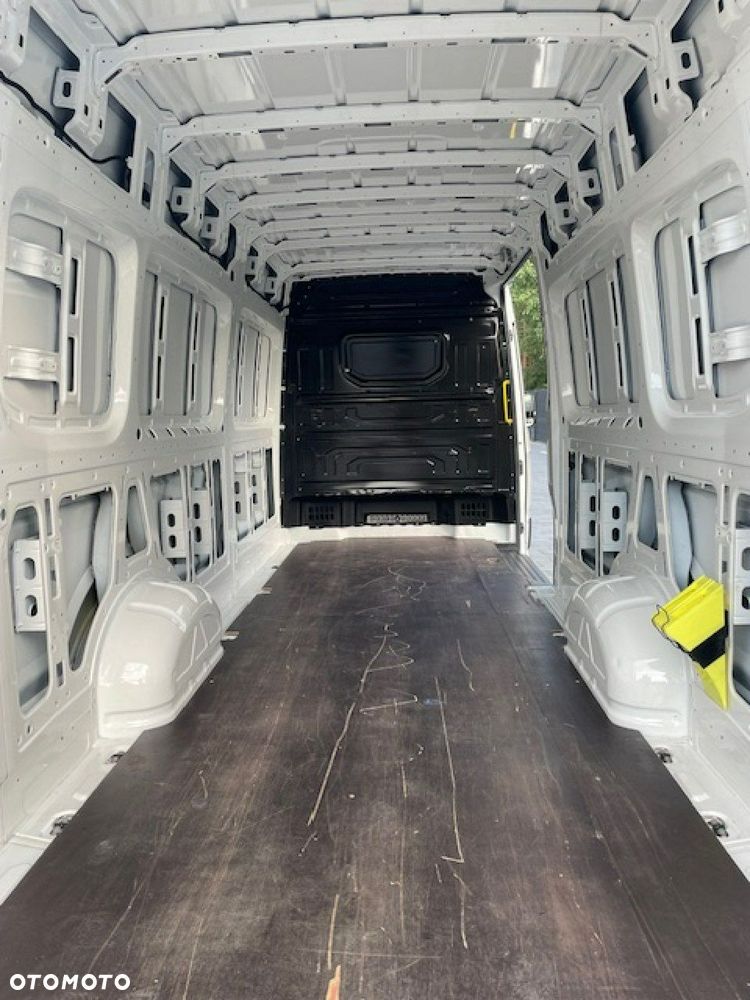 Volkswagen Crafter - 26