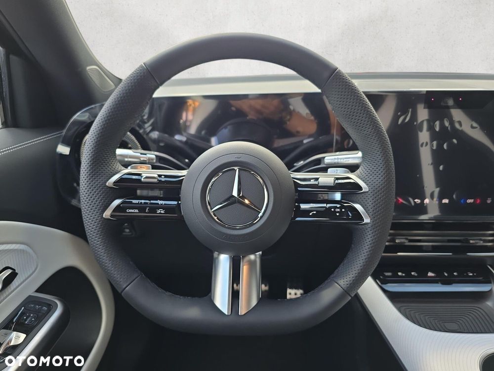 Mercedes-Benz GLB - 15