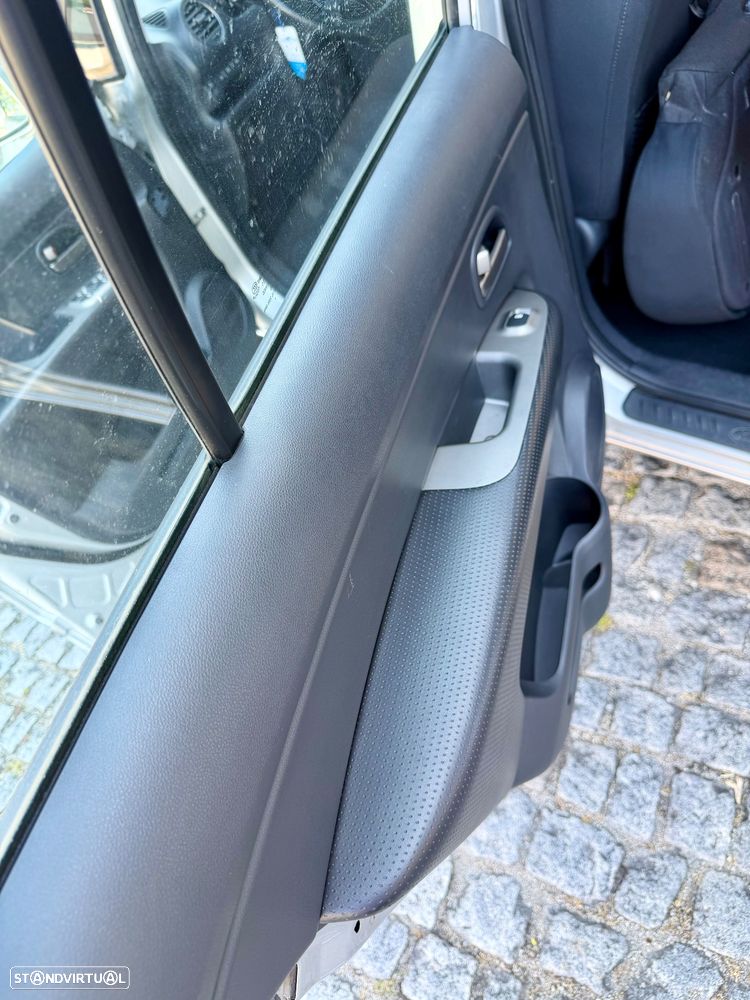 Kia Carens 2.0 CRDi EX - 21