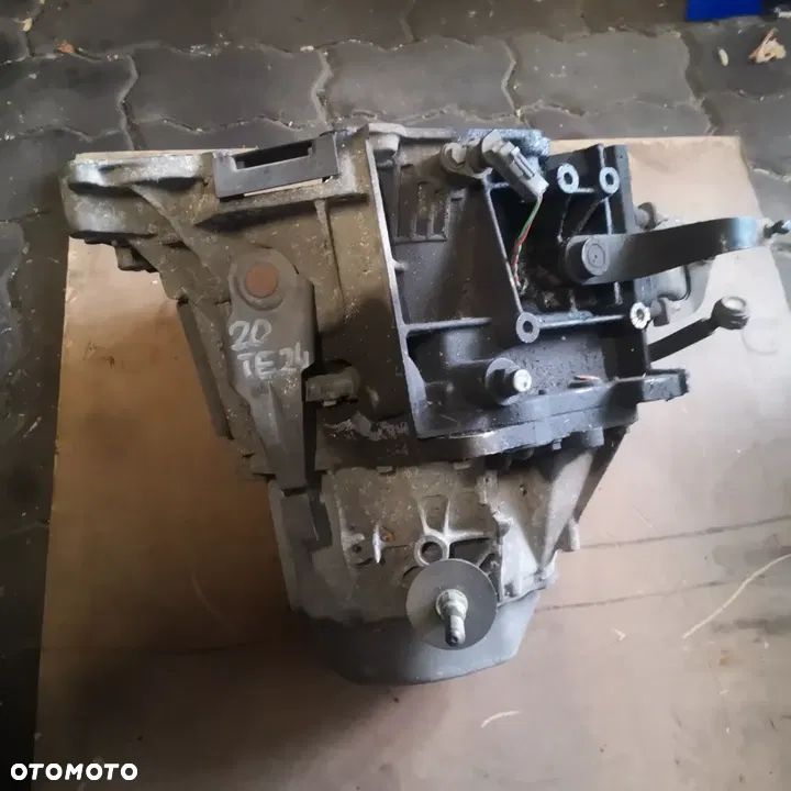 SKRZYNIA BIEGÓW BERLINGO PARTNER 1,9 D DW8 20TE49 - 2