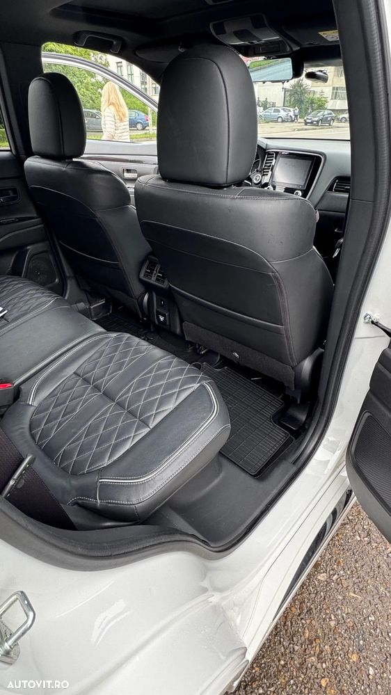 Mitsubishi Outlander PHEV 2.4 L 4X4 Instyle - 19