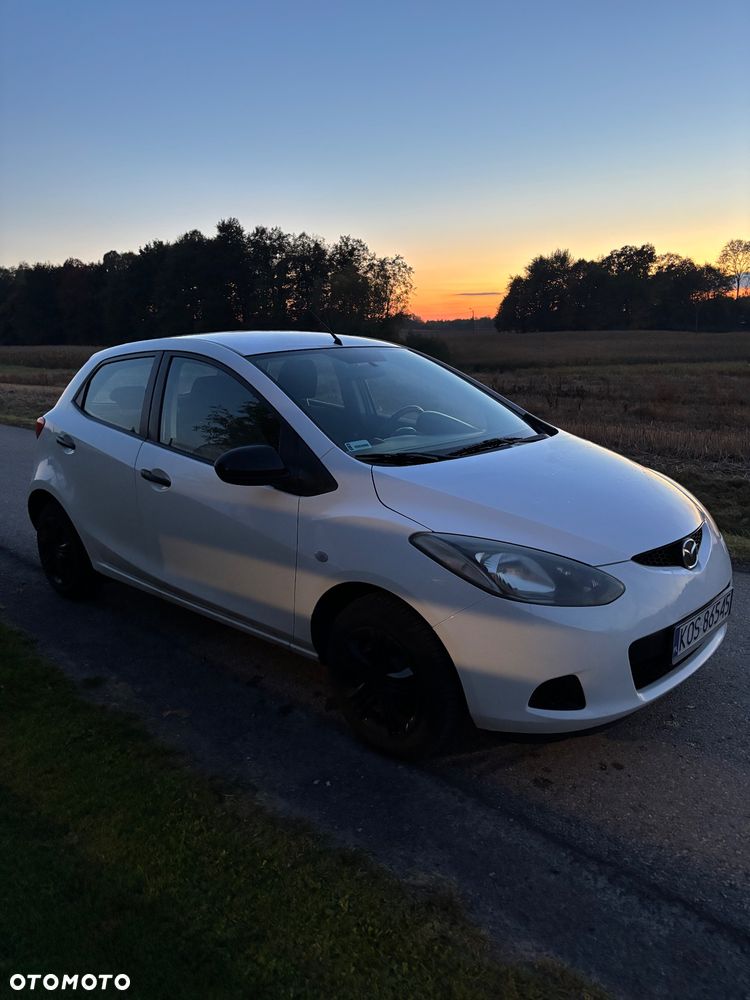 Mazda 2 2009 photo 3