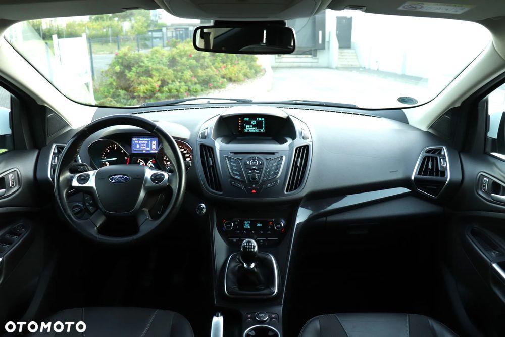 Ford Kuga 2.0 TDCi 2x4 Titanium - 25