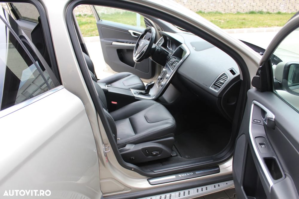 Volvo XC 60 D5AWD Summum - 13