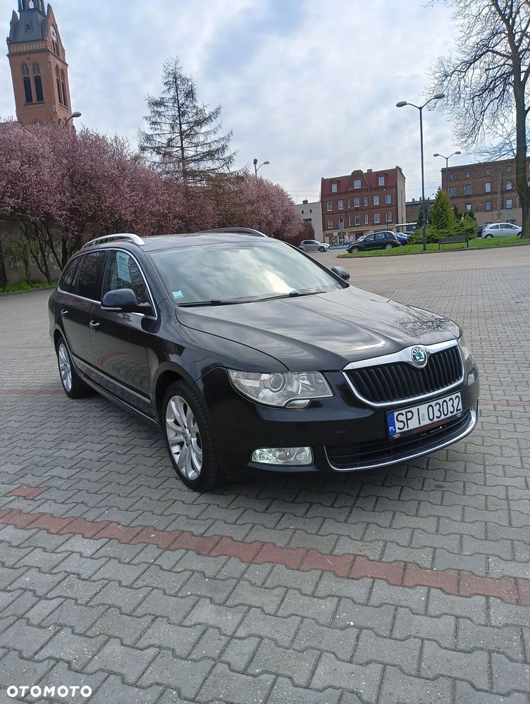 Skoda Superb 2.0 TDI L&K DSG - 2