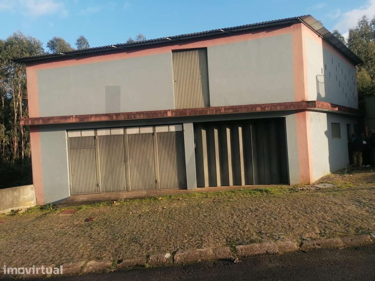 Armazém para atividades industriais com 1.464m2 de área útil e 400m2 d - Grande imagem: 5/50