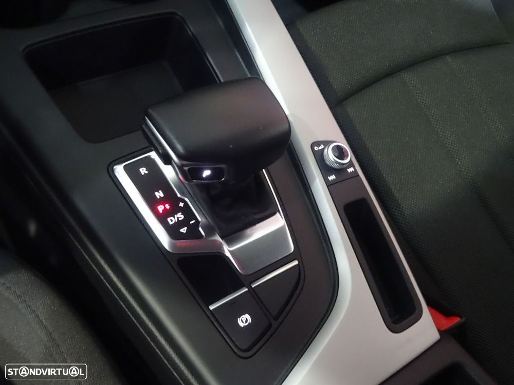 Audi A4 Avant 30 TDI S tronic - 27