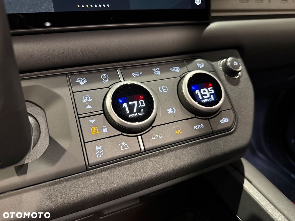 Land Rover Defender 2.0 D240 HSE - 23