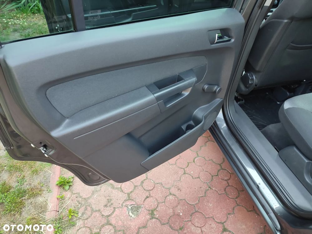 Opel Zafira - 25