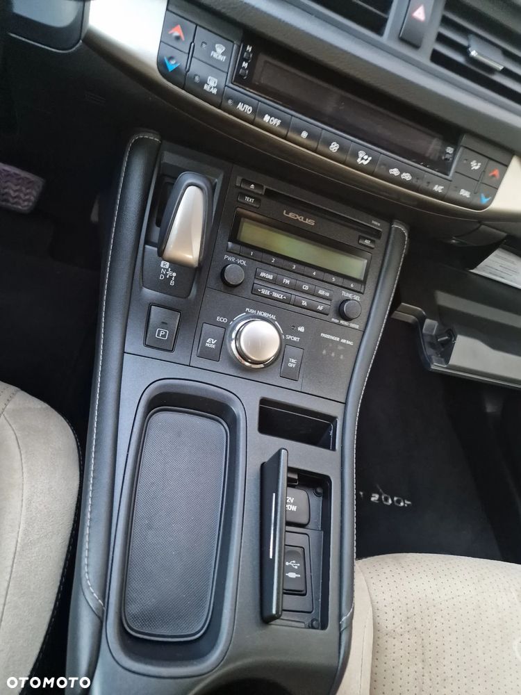 Lexus CT - 18
