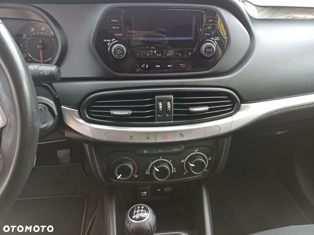Fiat Tipo 1.4 16v Lounge EU6d - 24