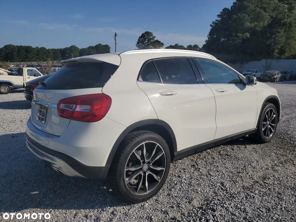 Mercedes-Benz GLA 250 4-Matic - 6