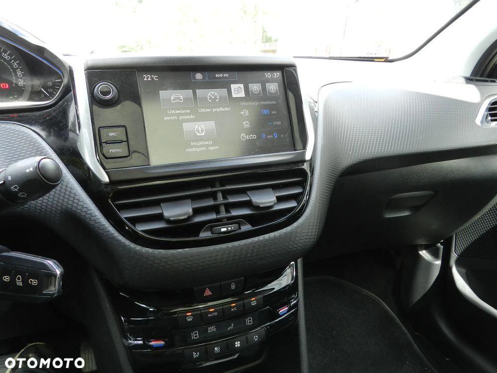 Peugeot 2008 1.2 Pure Tech GPF Style S&S EAT6 - 21