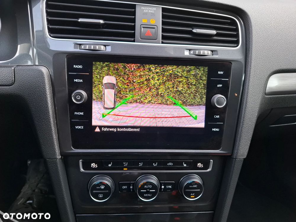 Volkswagen Golf 1.5 TSI OPF R-Line - 3