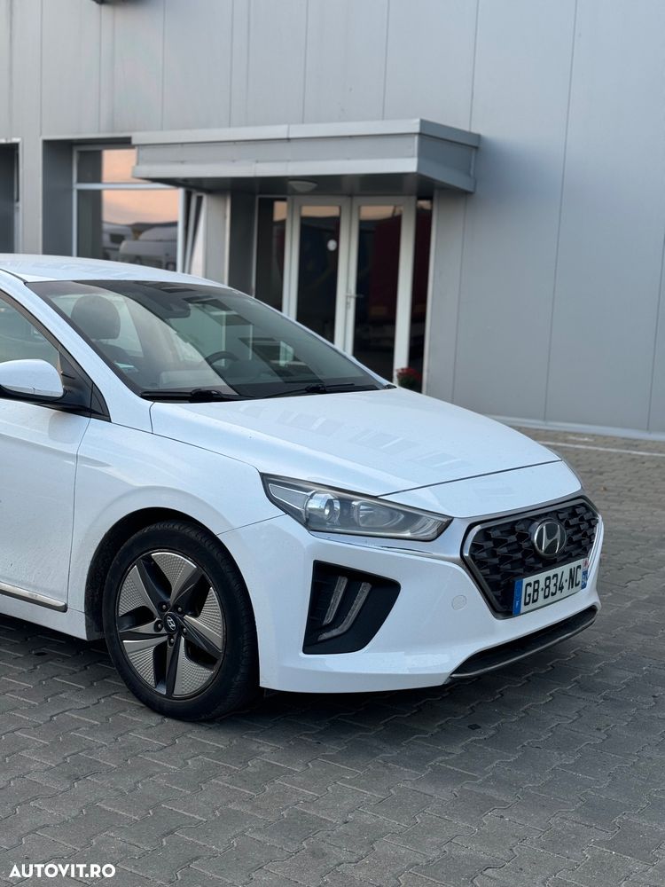 Hyundai IONIQ - 12