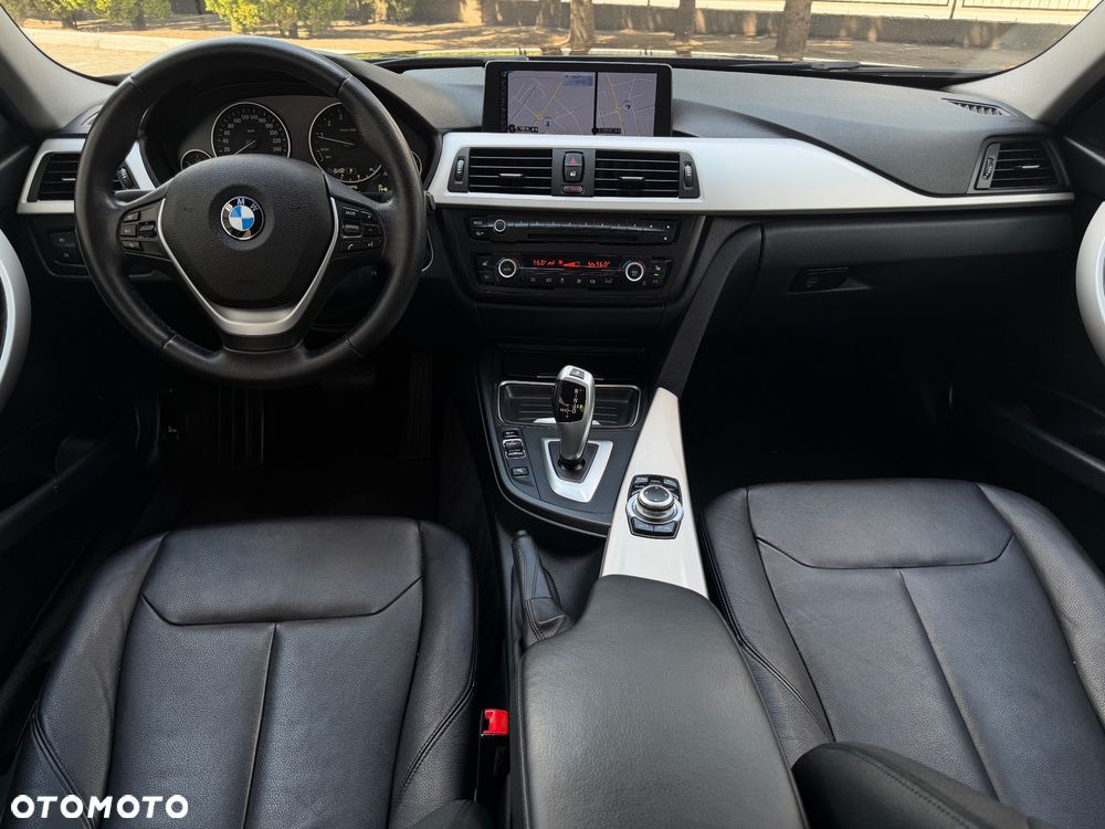 BMW Seria 3 320i Sport-Aut Sport Line - 25