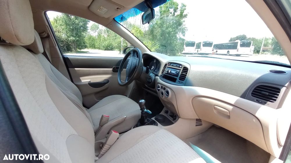Hyundai Accent MC 14 DOHC 4DR GL CLASSIC - 11