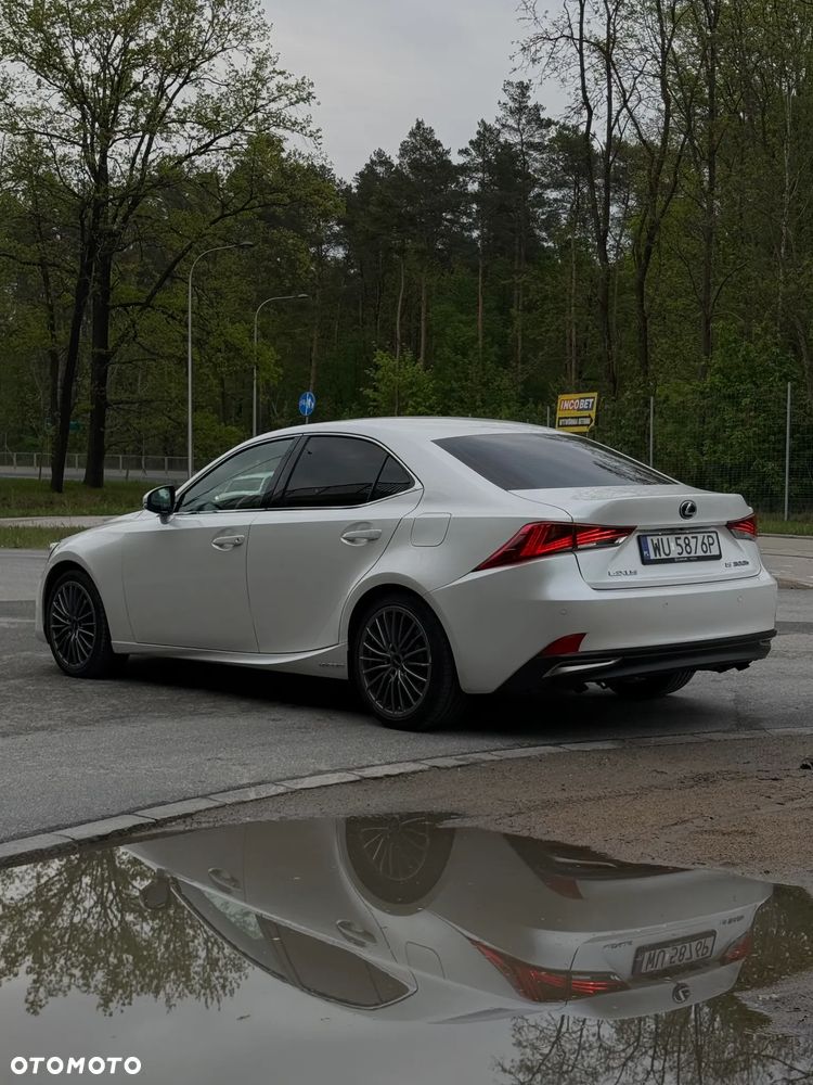 Lexus IS 300h Elegance - 3