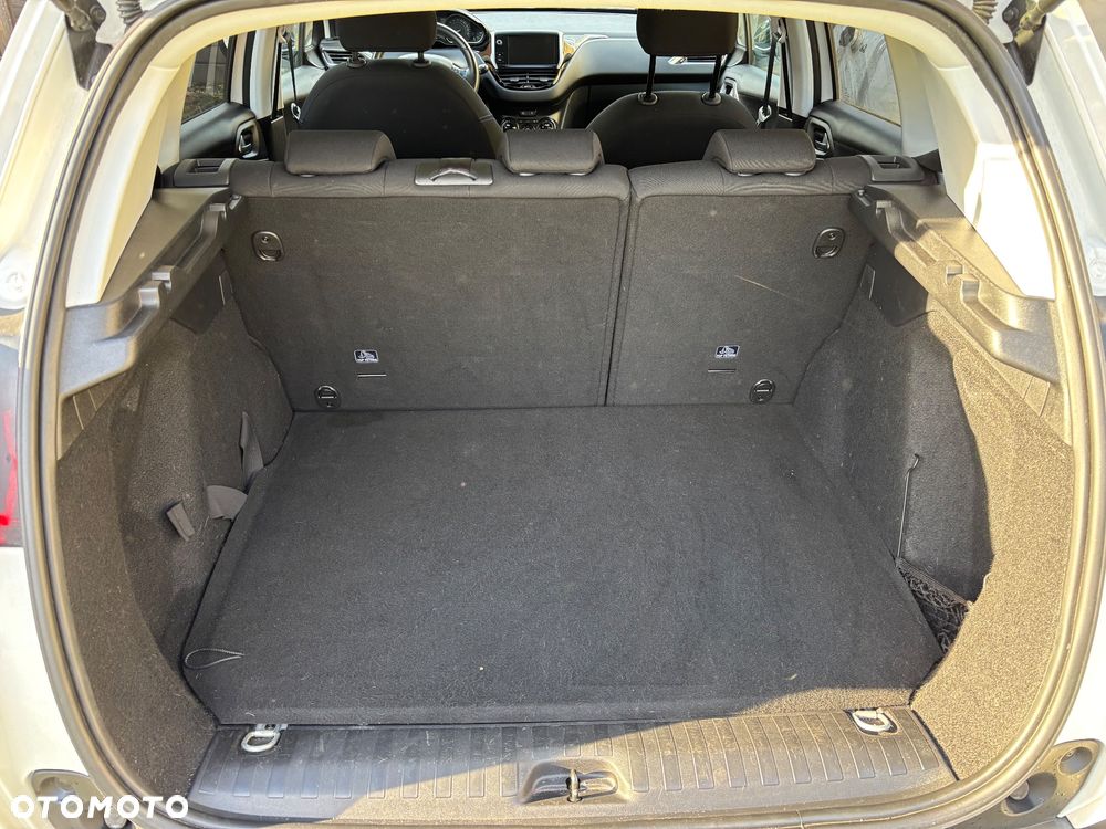 Peugeot 2008 1.6 BlueHDi Style - 11