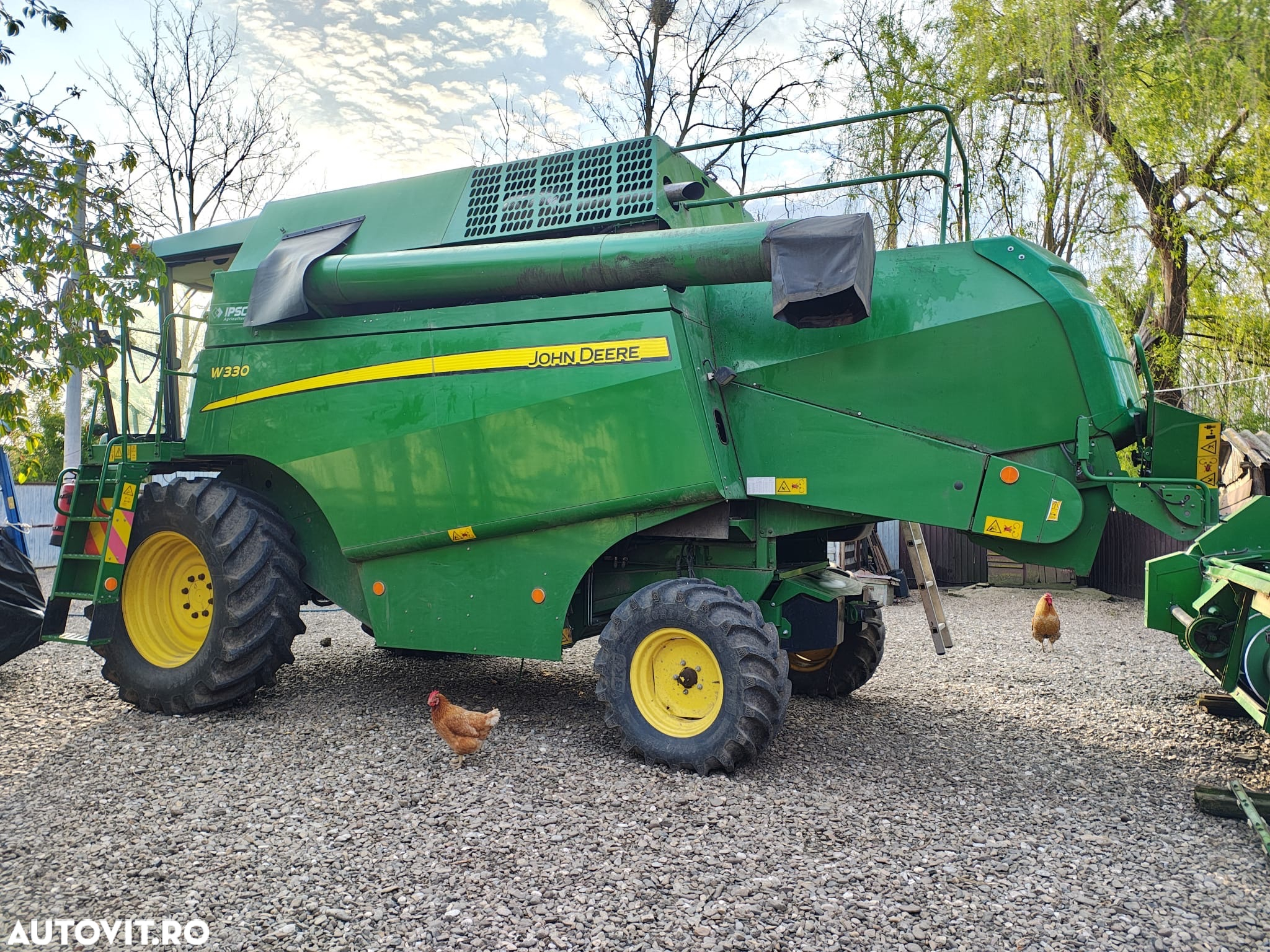 John Deere W330 - 2