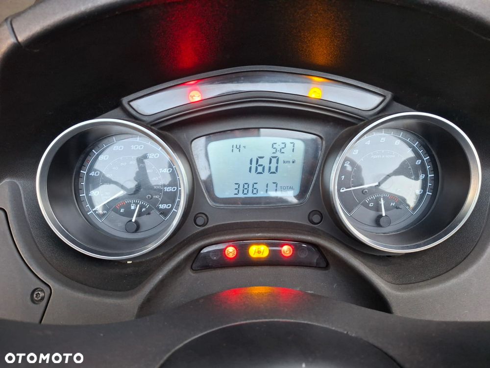 Piaggio MP-3 - 6