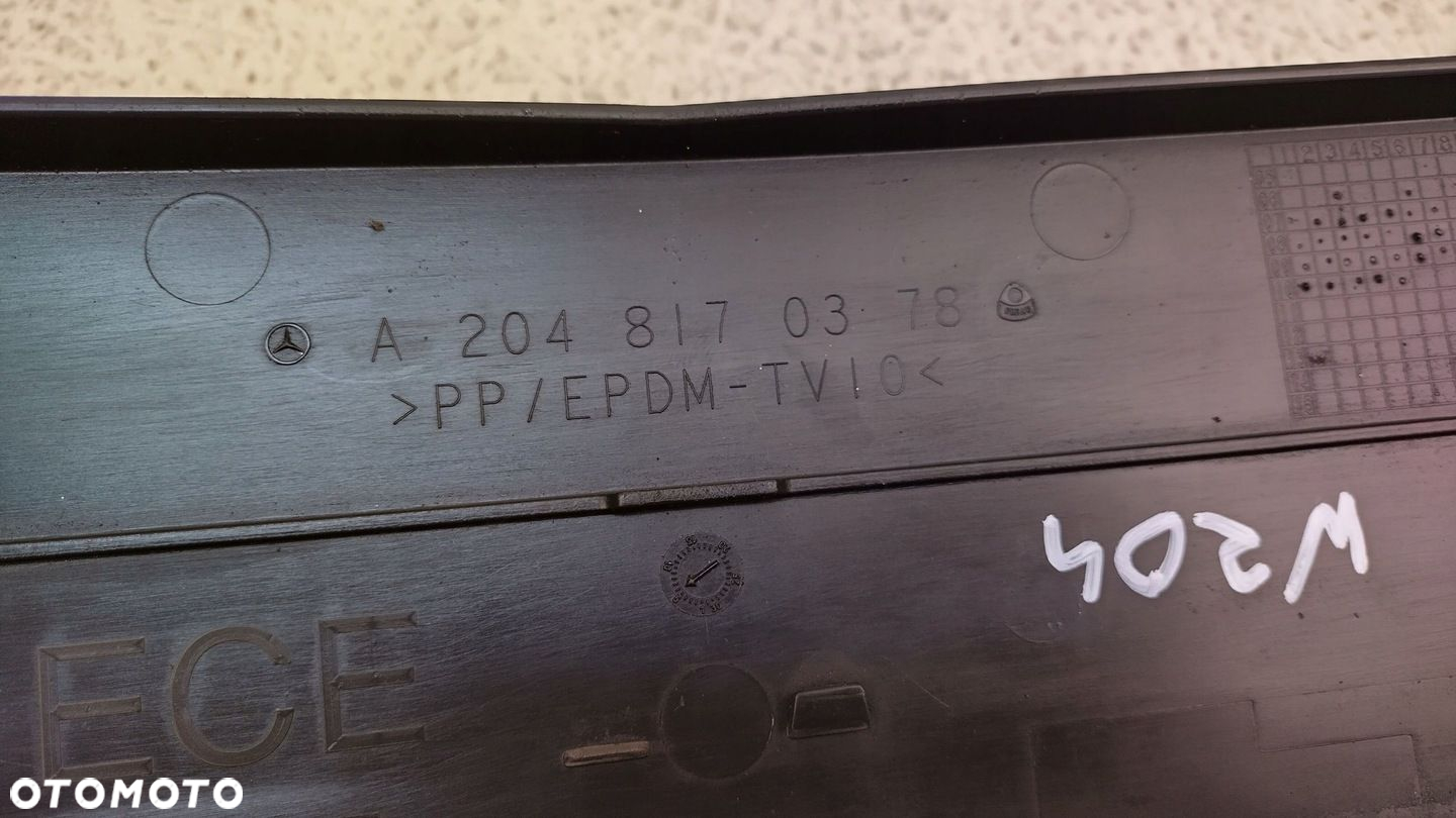 MERCEDES C W204 06-14 RAMKA PODSTAWA TABLICY REJESTRACYJNEJ ZDERZAKA PRZÓD - 5