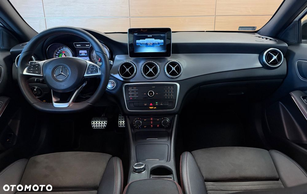 Mercedes-Benz GLA 200 7G-DCT AMG Line - 11