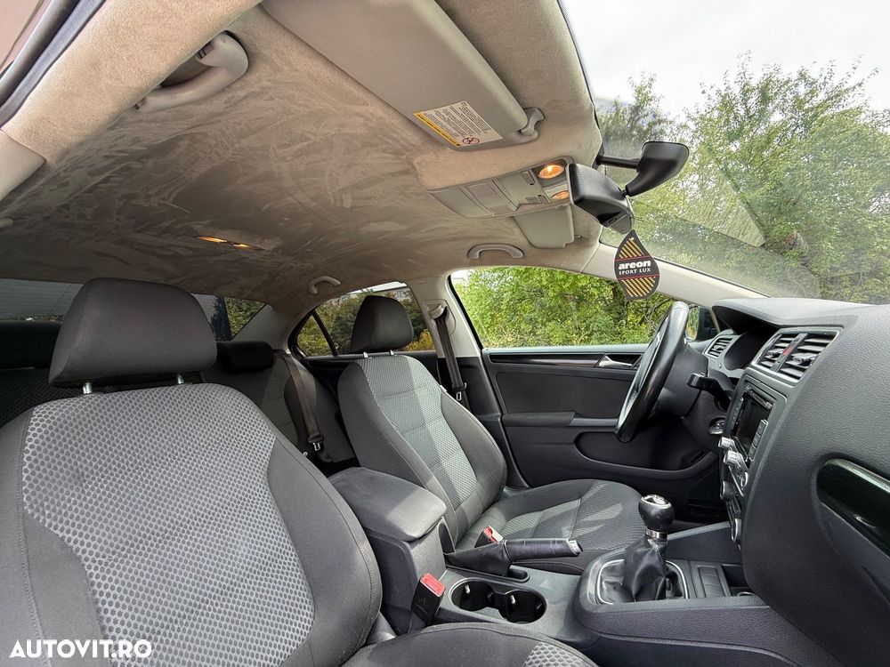 Volkswagen Jetta 1.6 TDI Highline - 13