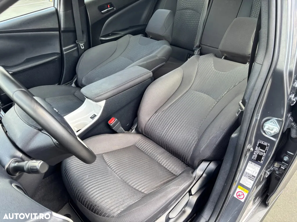 Toyota Prius Hybrid Executive - 13